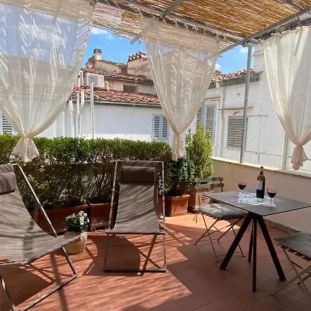 Grazioso Appartamento In Centro Con Terrazza Privata Florença Exterior foto